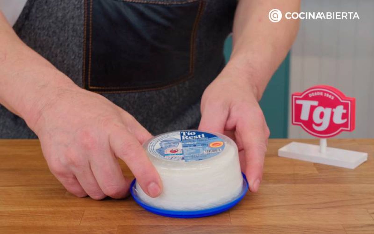 Elige un buen queso fresco de cabra para hacer flan casero