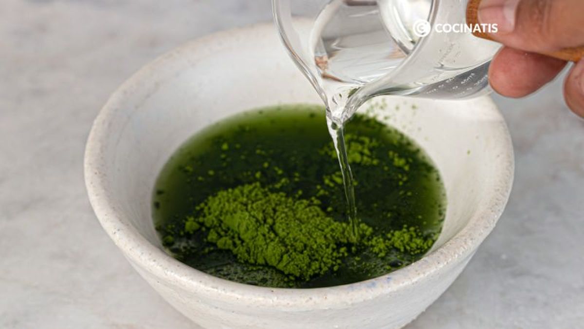 Agua caliente para hacer té matcha