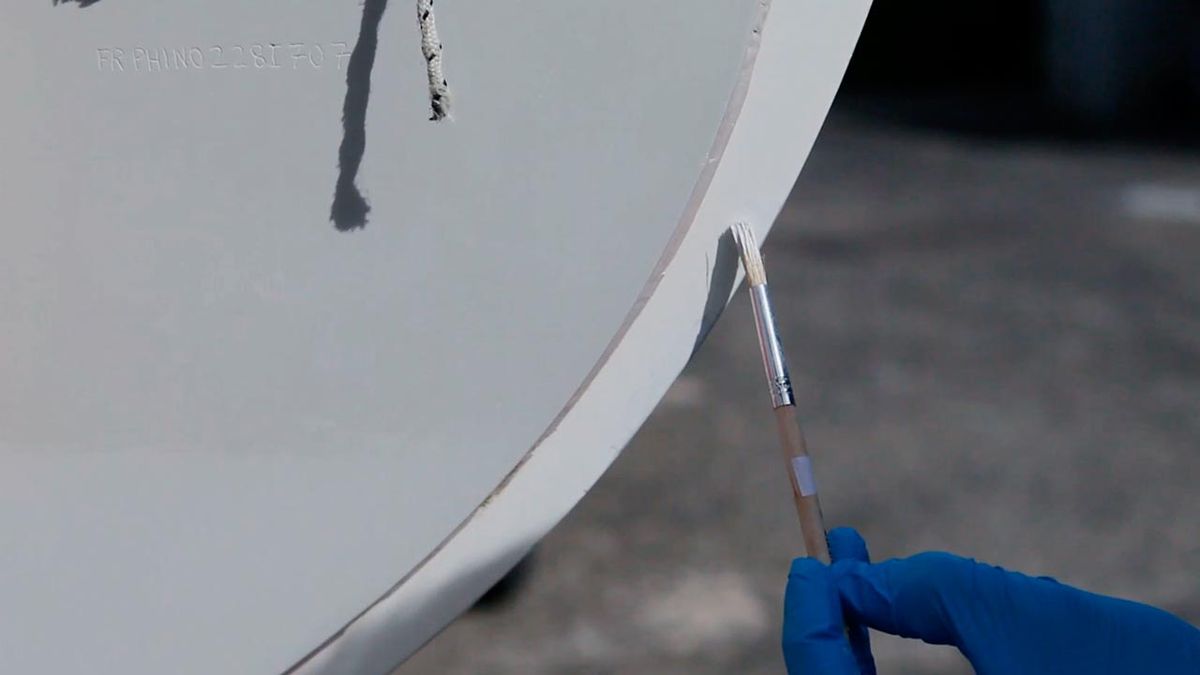 Cómo reparar golpe en embarcación paso 8