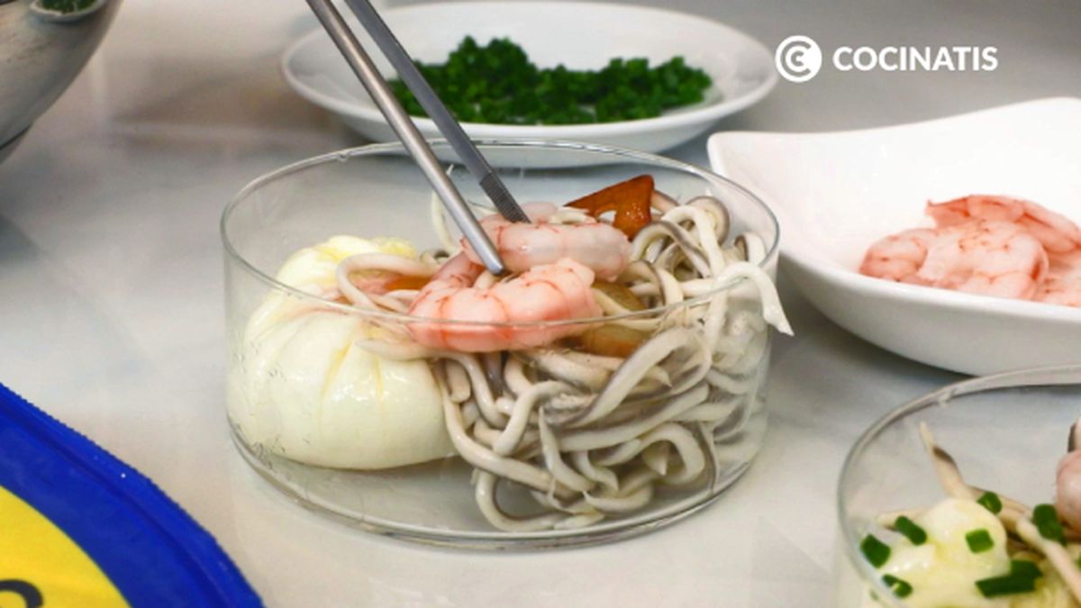 08 receta huevos poche con gulas paso 5