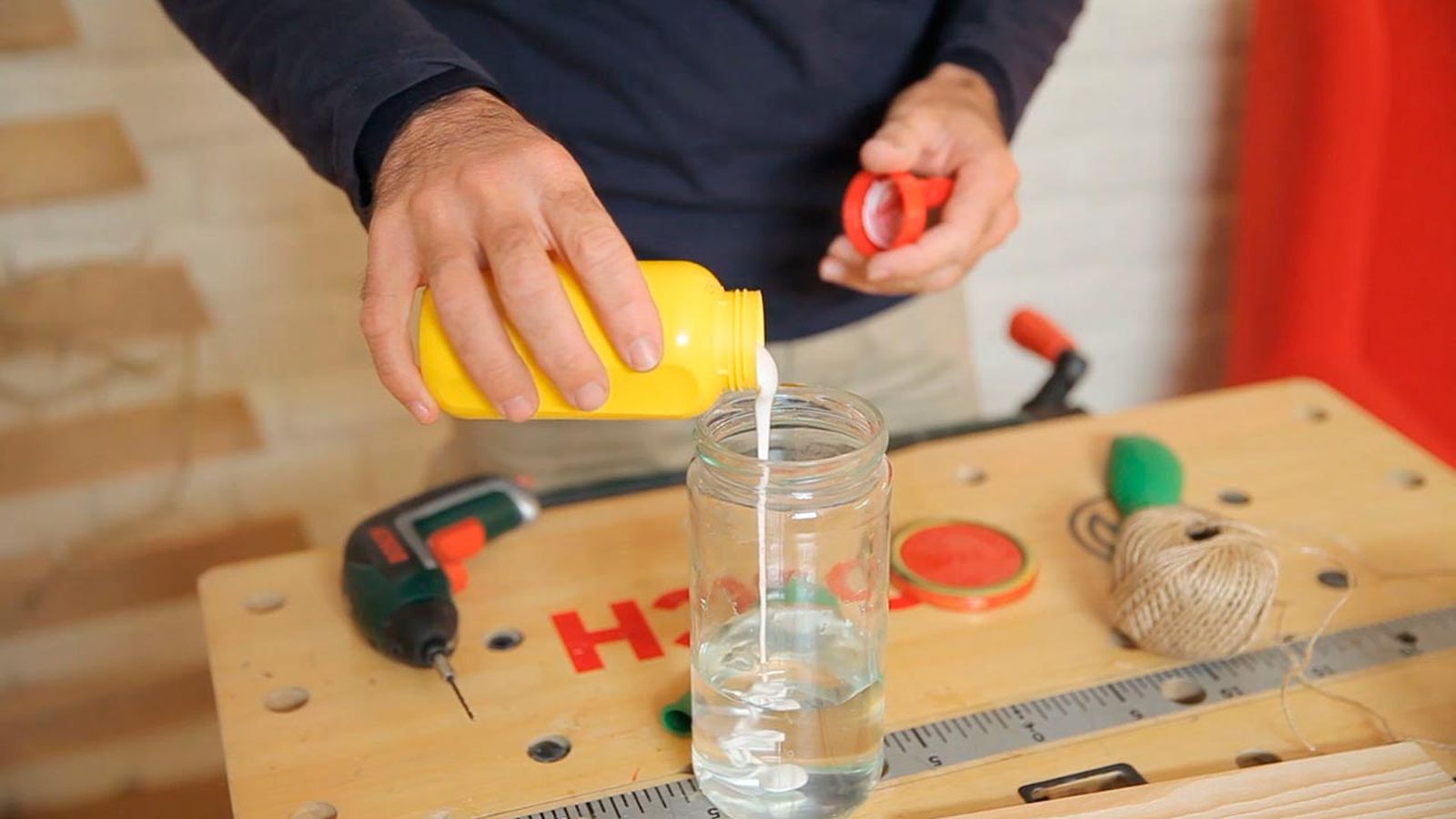 Cómo hacer bolas de Navidad con cuerdas paso 2 Cómo hacer bolas de Navidad con cuerdas paso 2