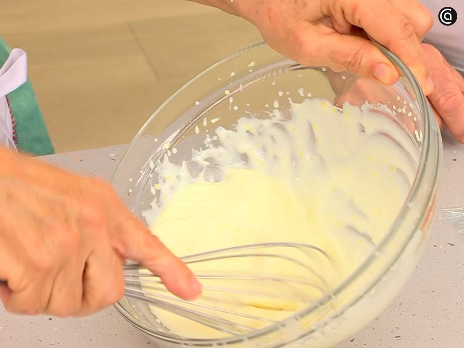 Extiende el membrillo con un rodillo sobre la encimera