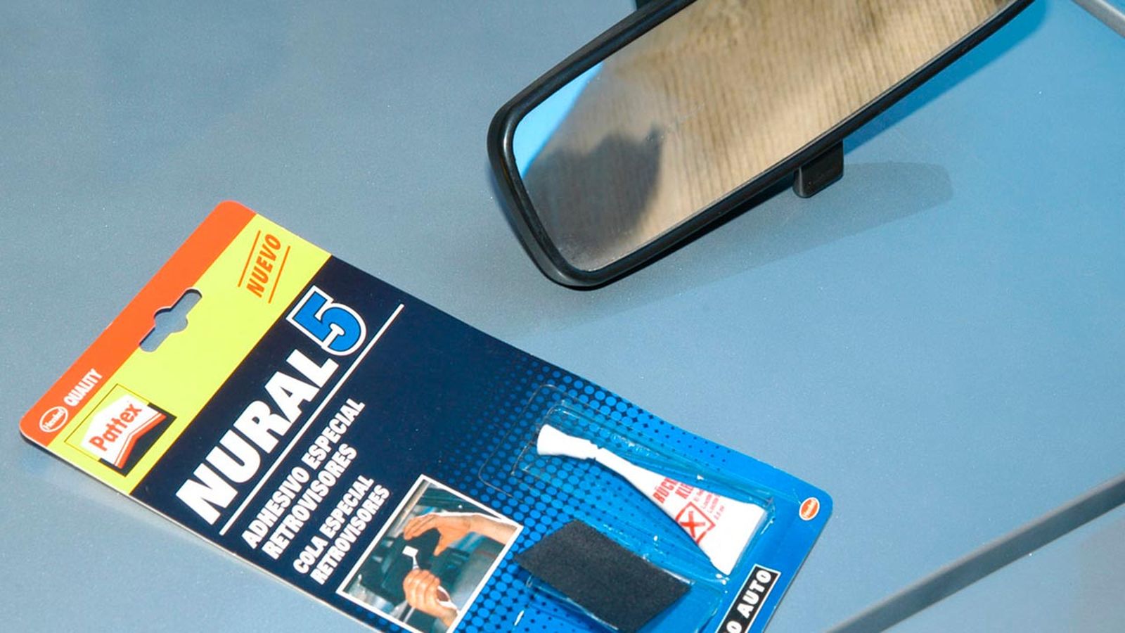 Sujeción de espejo retrovisor paso 1 Sujeción de espejo retrovisor paso 1