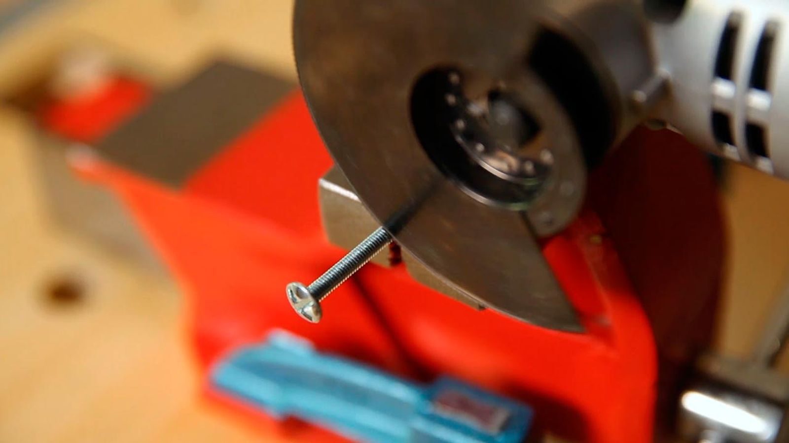 Pasos para cortar un tornillo Pasos para cortar un tornillo
