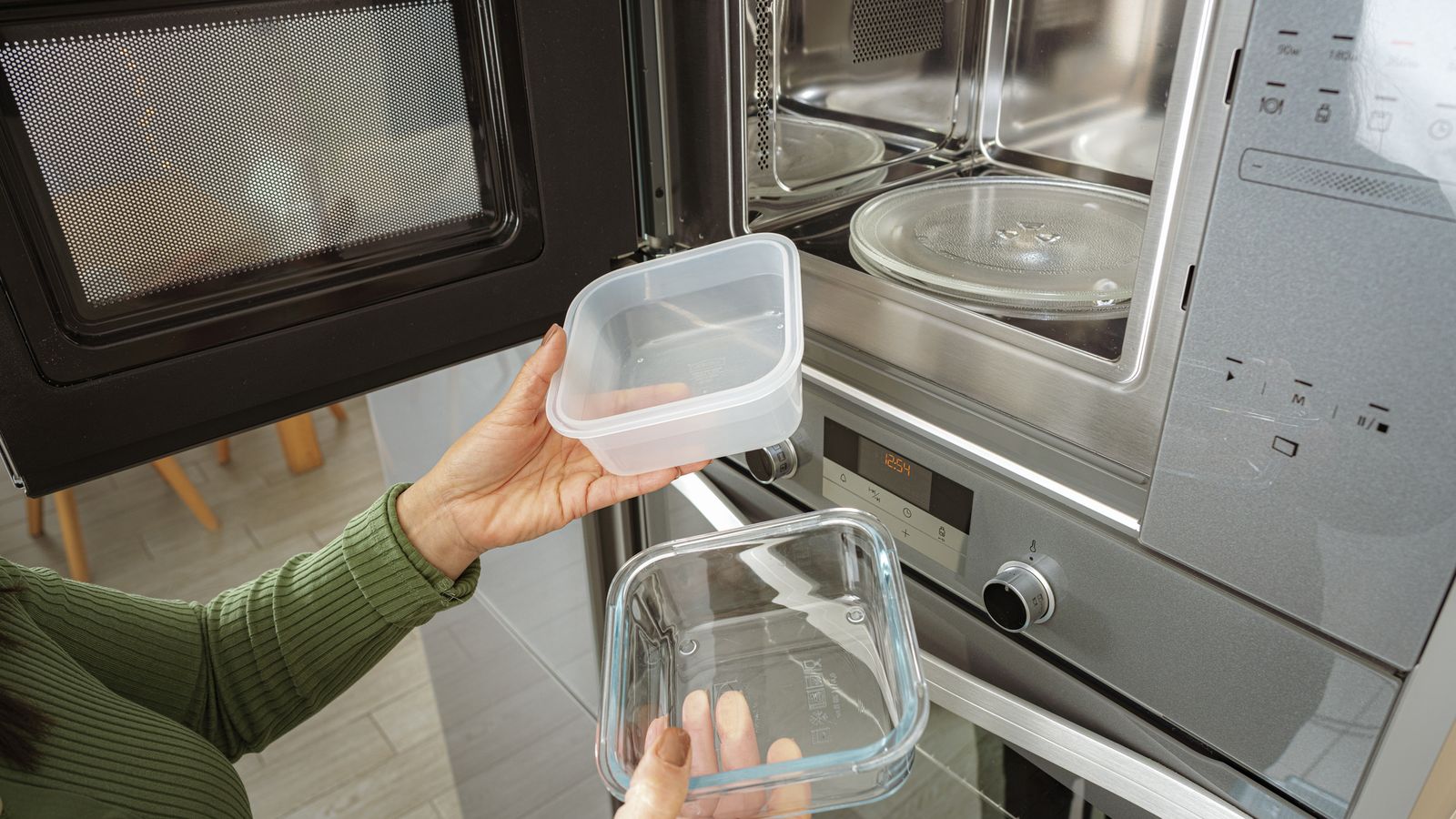 Las alternativas más seguras son el vidrio y la cerámica