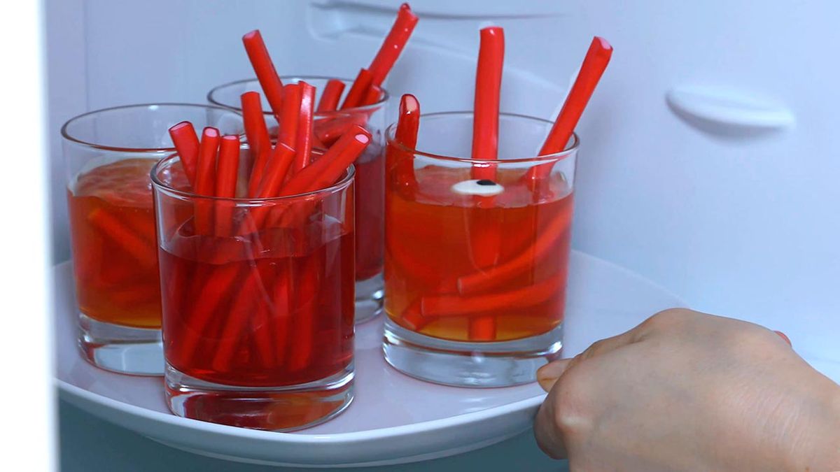 Receta de gelatinas con golosinas para Halloween  paso 4