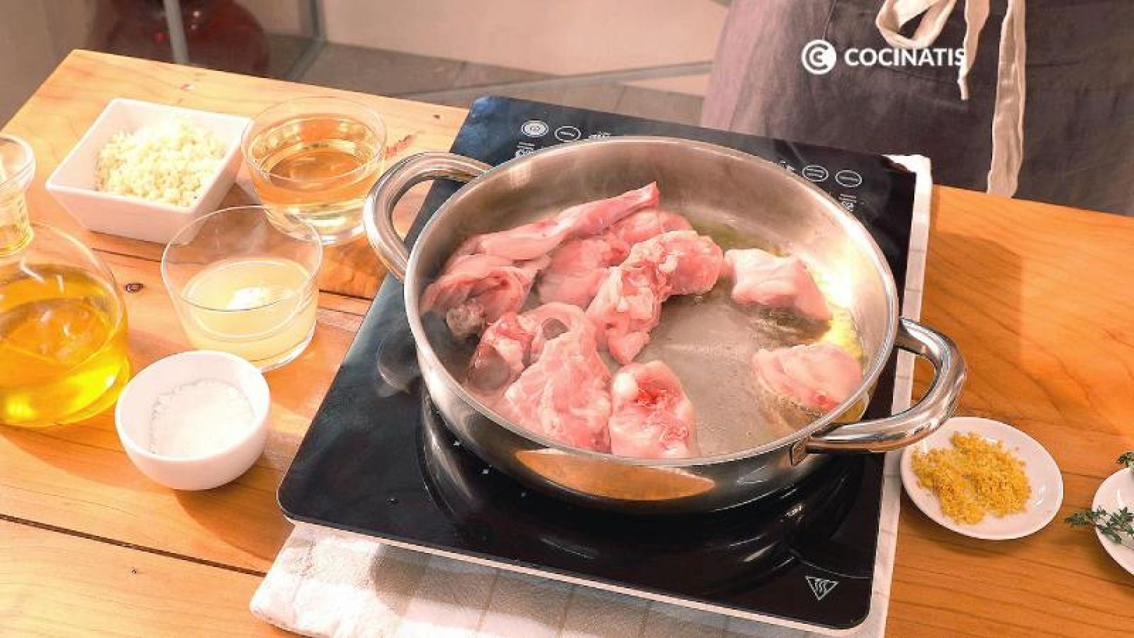 Fríe la carne de conejo Fríe la carne de conejo