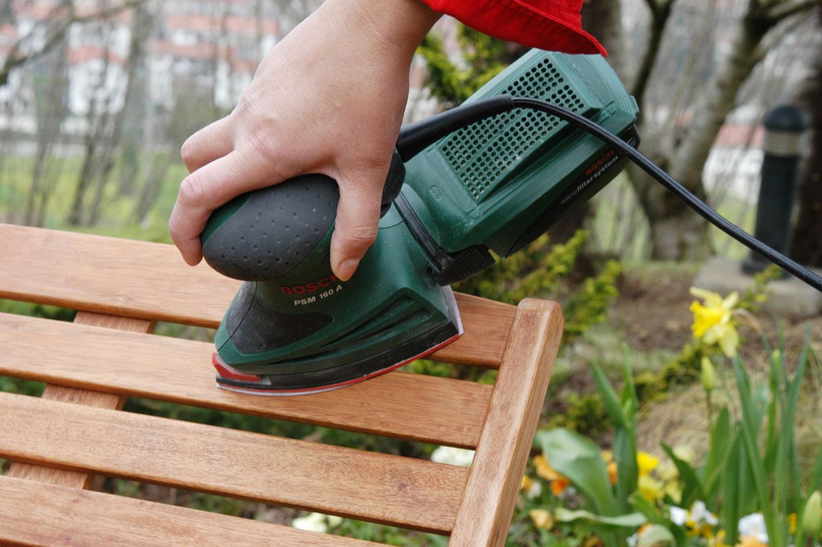 Mantenimiento de una tumbona de madera de teca paso 2