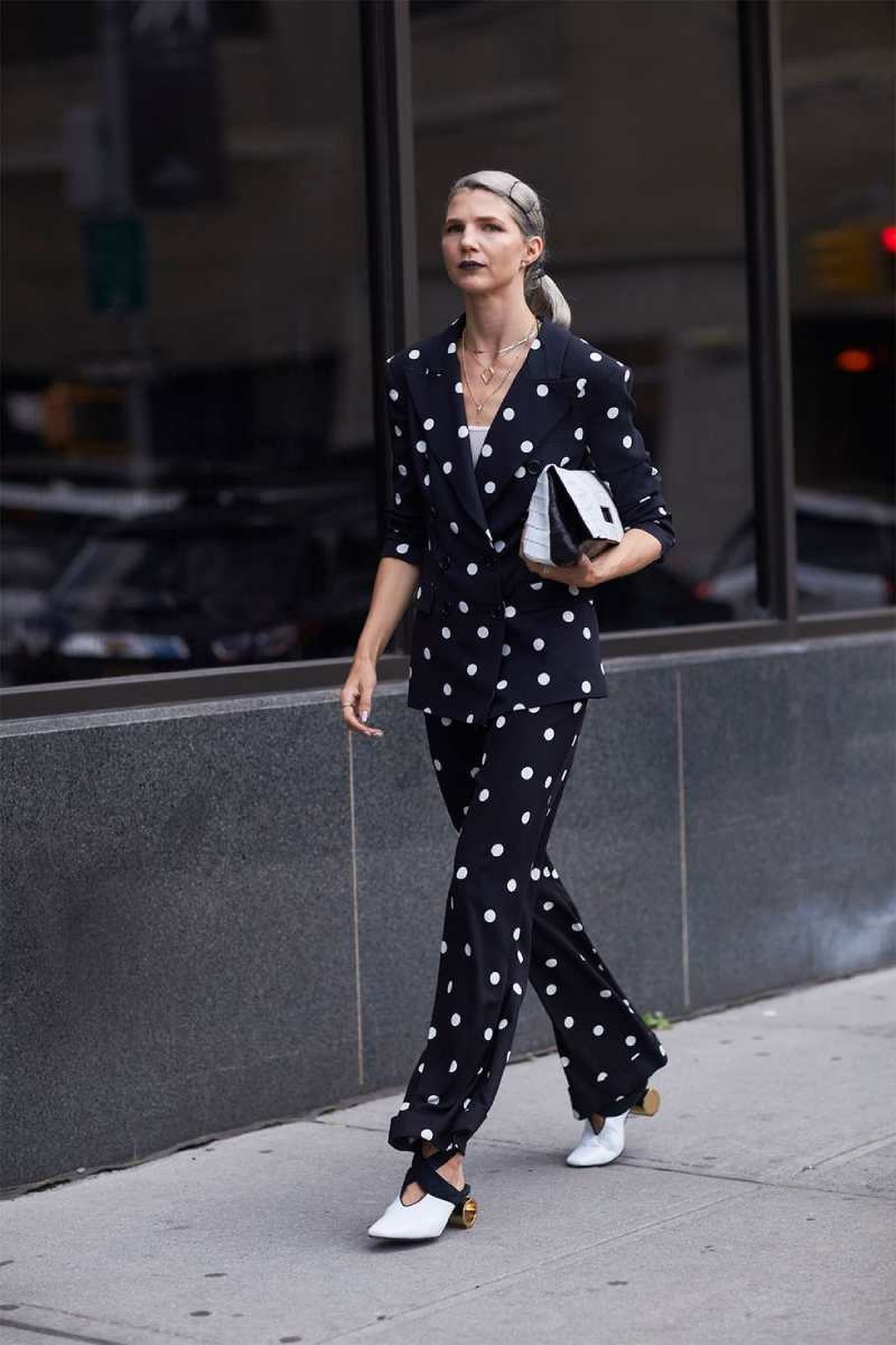 Traje de chaqueta y pantalón de lunares Traje de chaqueta y pantalón de lunares
