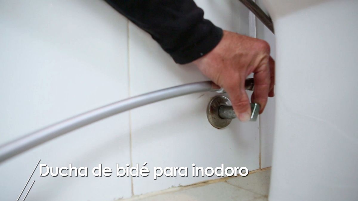 Cómo instalar una ducha de bidé para inodoro paso 7