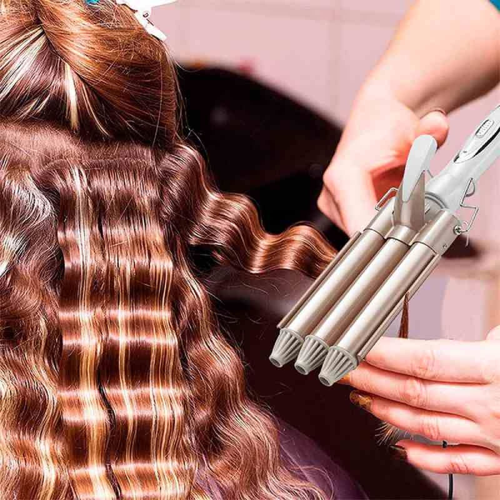 Ondas al agua con rizados de tres tubos o barriles Ondas al agua con rizados de tres tubos o barriles