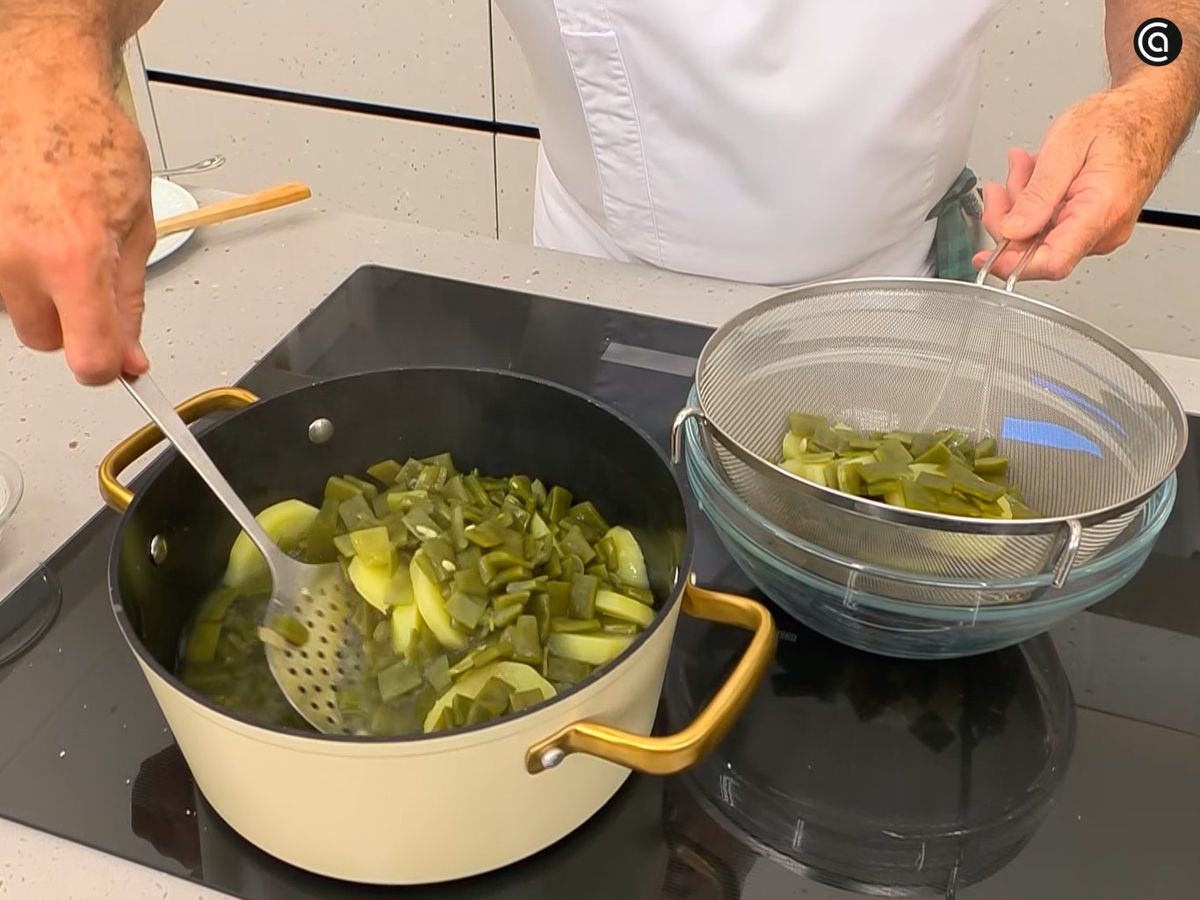 Cuece las patatas acompañadas de judías verdes