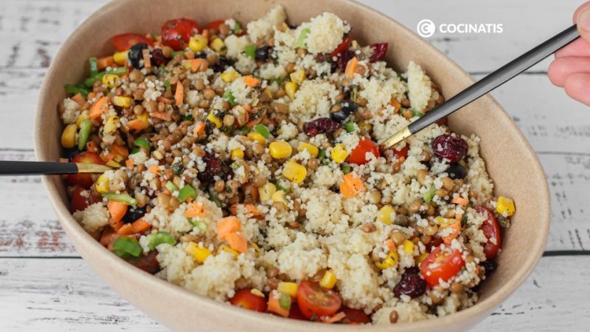 Agregamos el cuscús a la ensalada