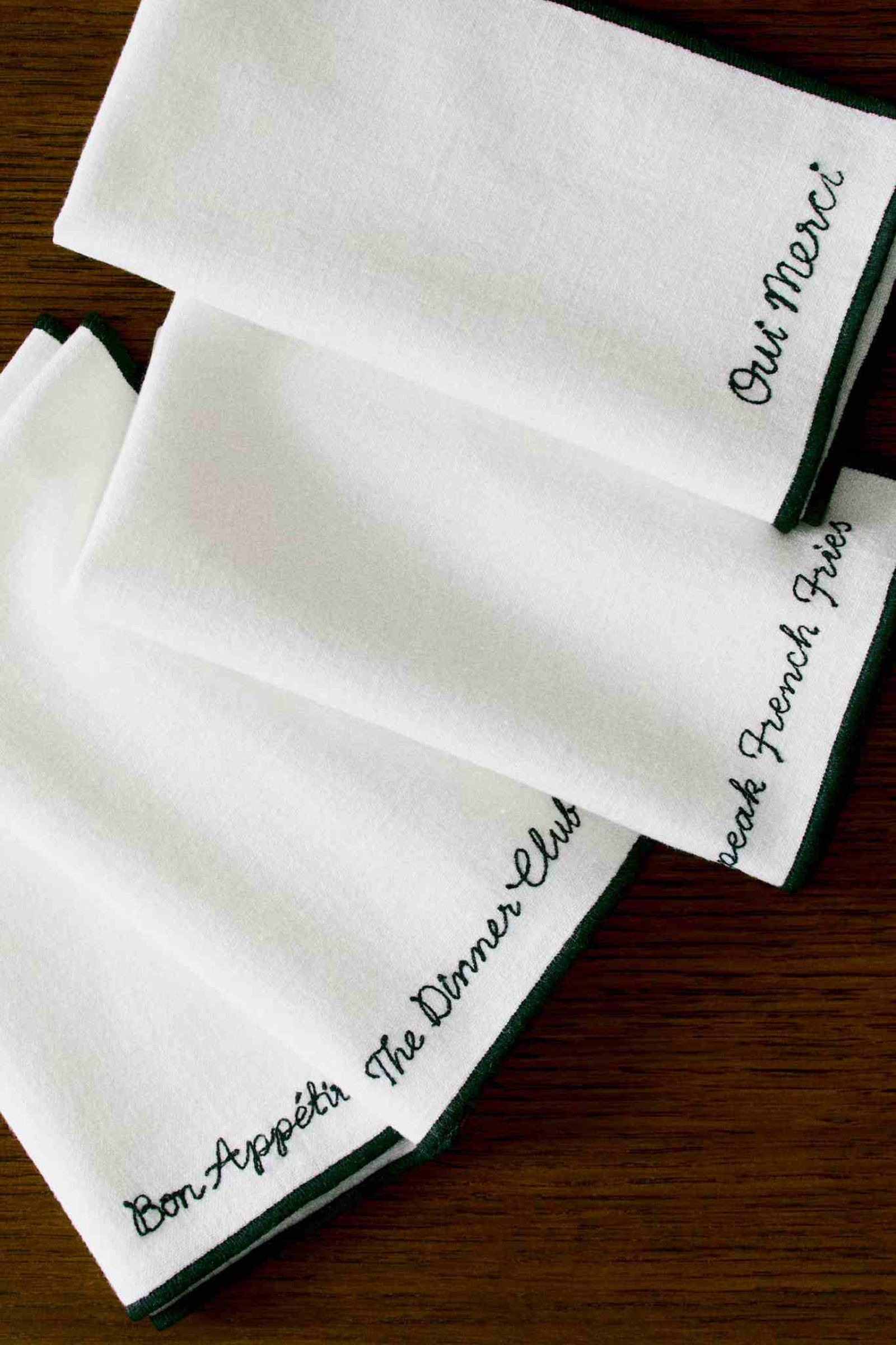 Pack de 4 servilletas bordadas. Pack de 4 servilletas bordadas.