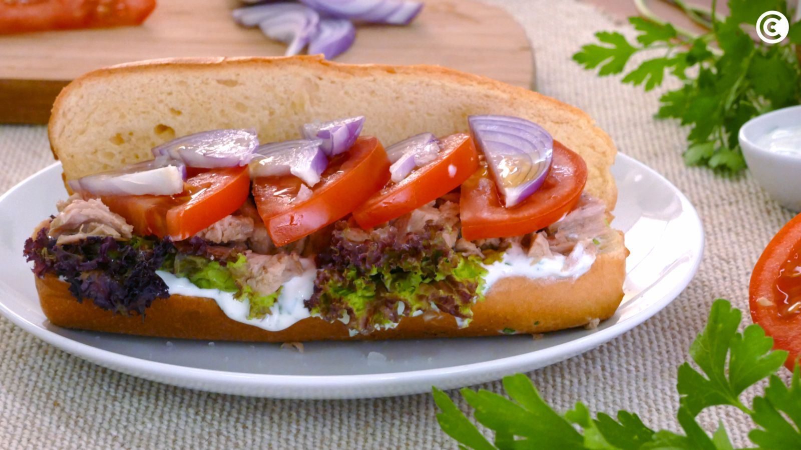 Bocadillo frío de atún Bocadillo frío de atún