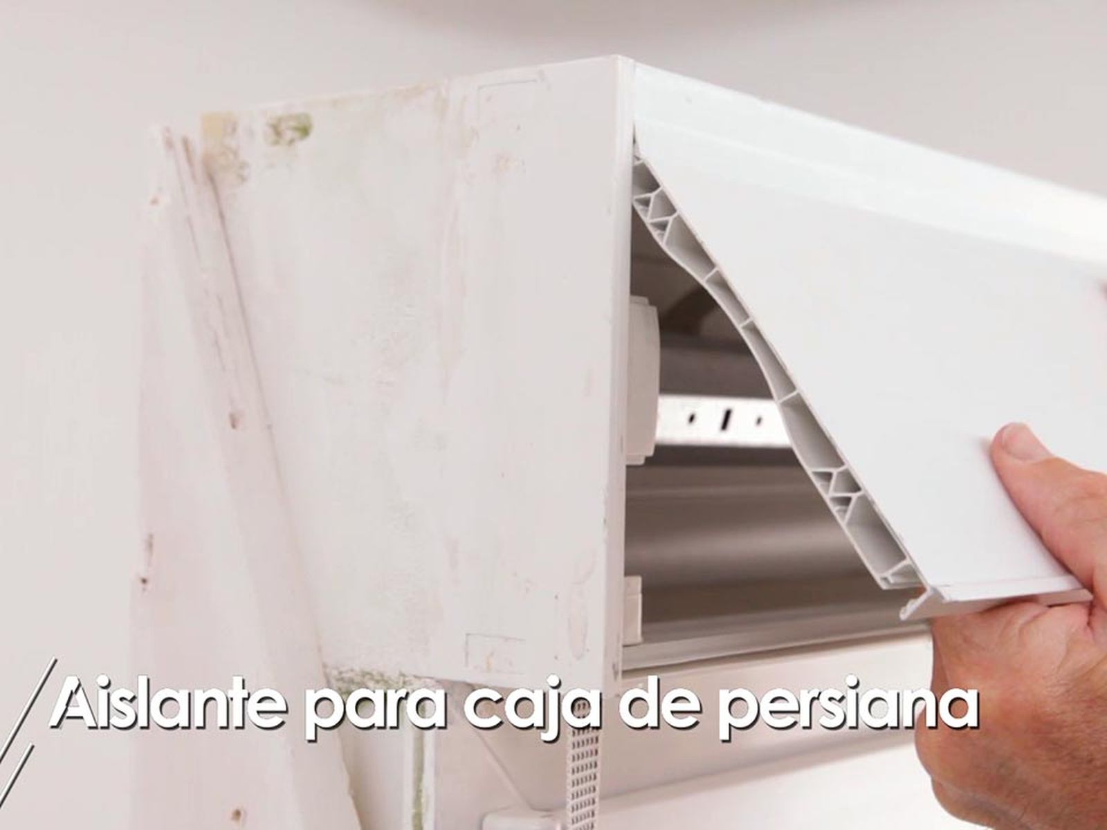 Cómo aislar la caja de la persiana paso 1