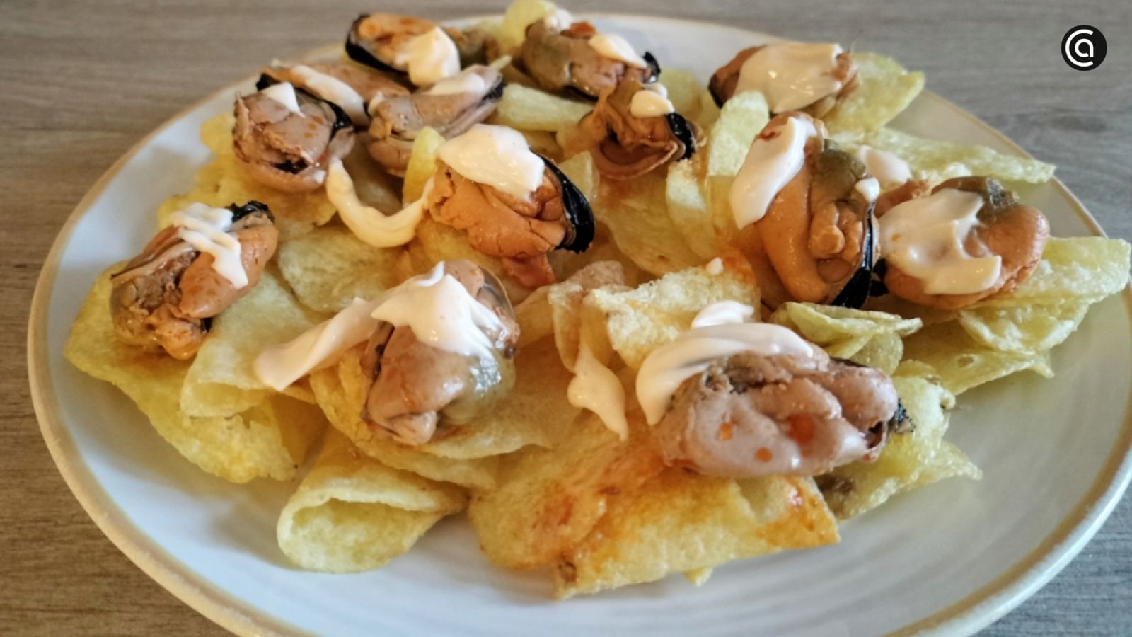 Un gesto simple convierte unas chips en la tapa más sorprendente del momento.