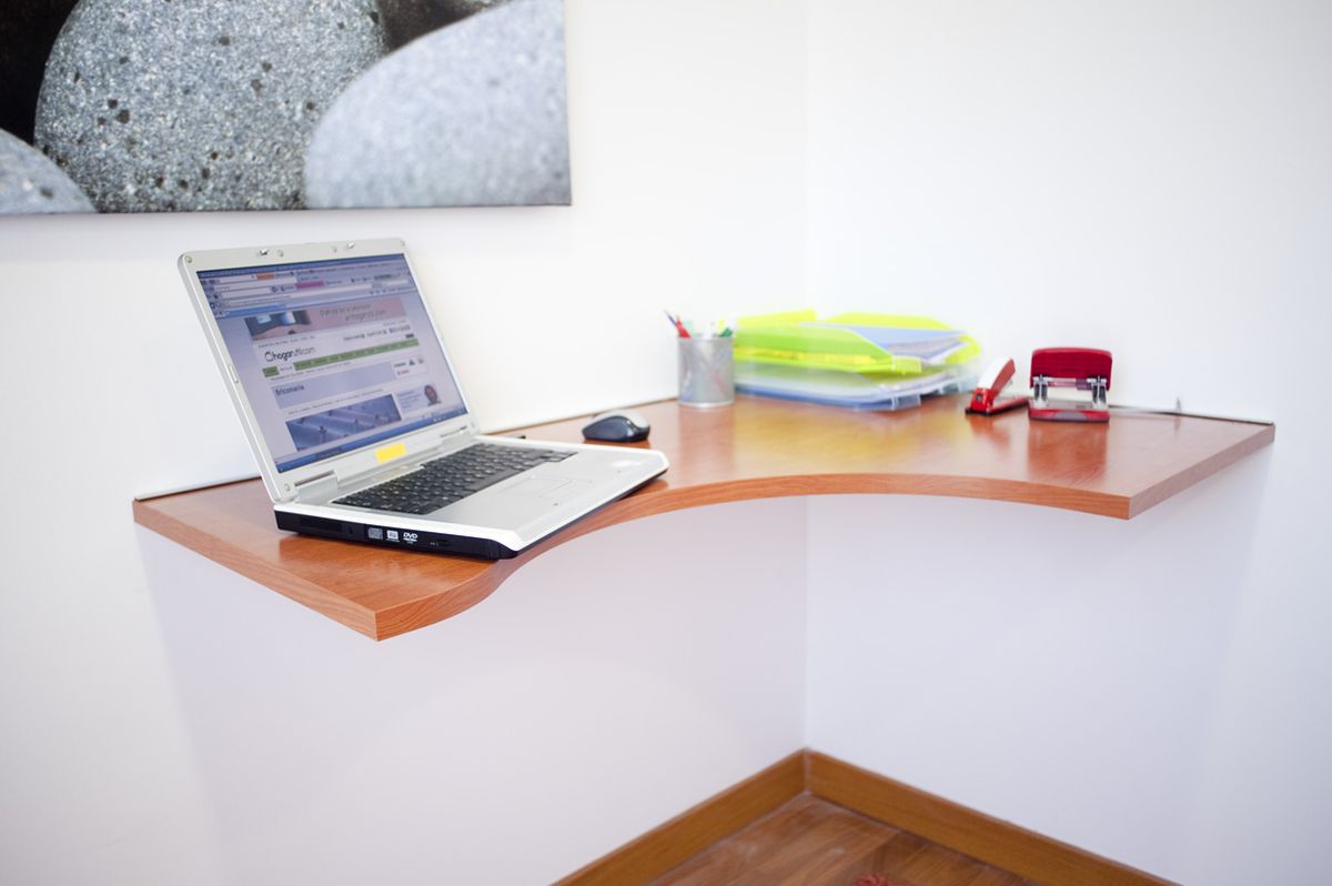 Bricomania 662 Fijar escritorio en la pared p12