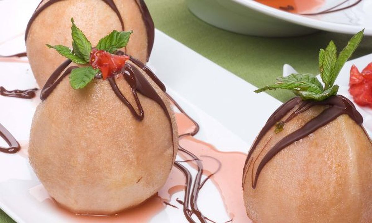 peras rellenas y leche aromatizada