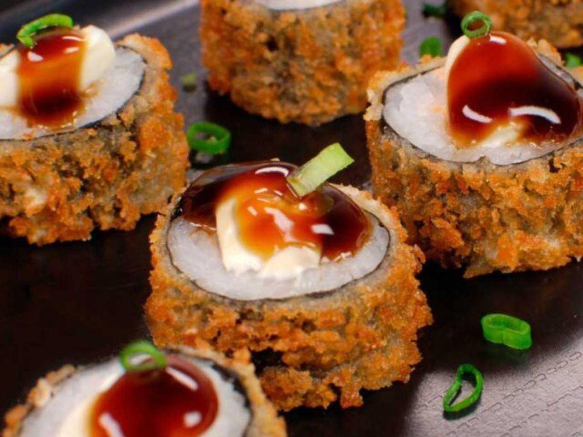 El sushi frito, con su capa crujiente, es una de las tendencias más sabrosas.
