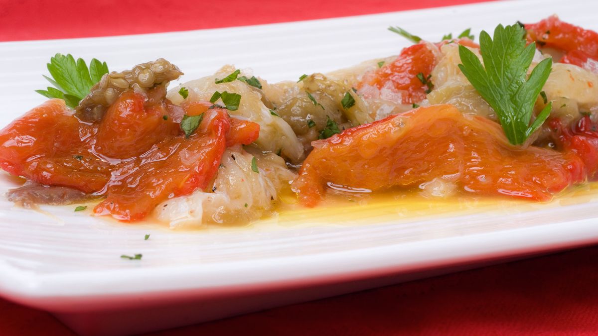 Escalivada de berenjena, pimiento y bacalao