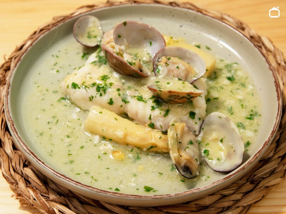 Merluza en salsa verde con almejas, receta de Joseba Arguiñano