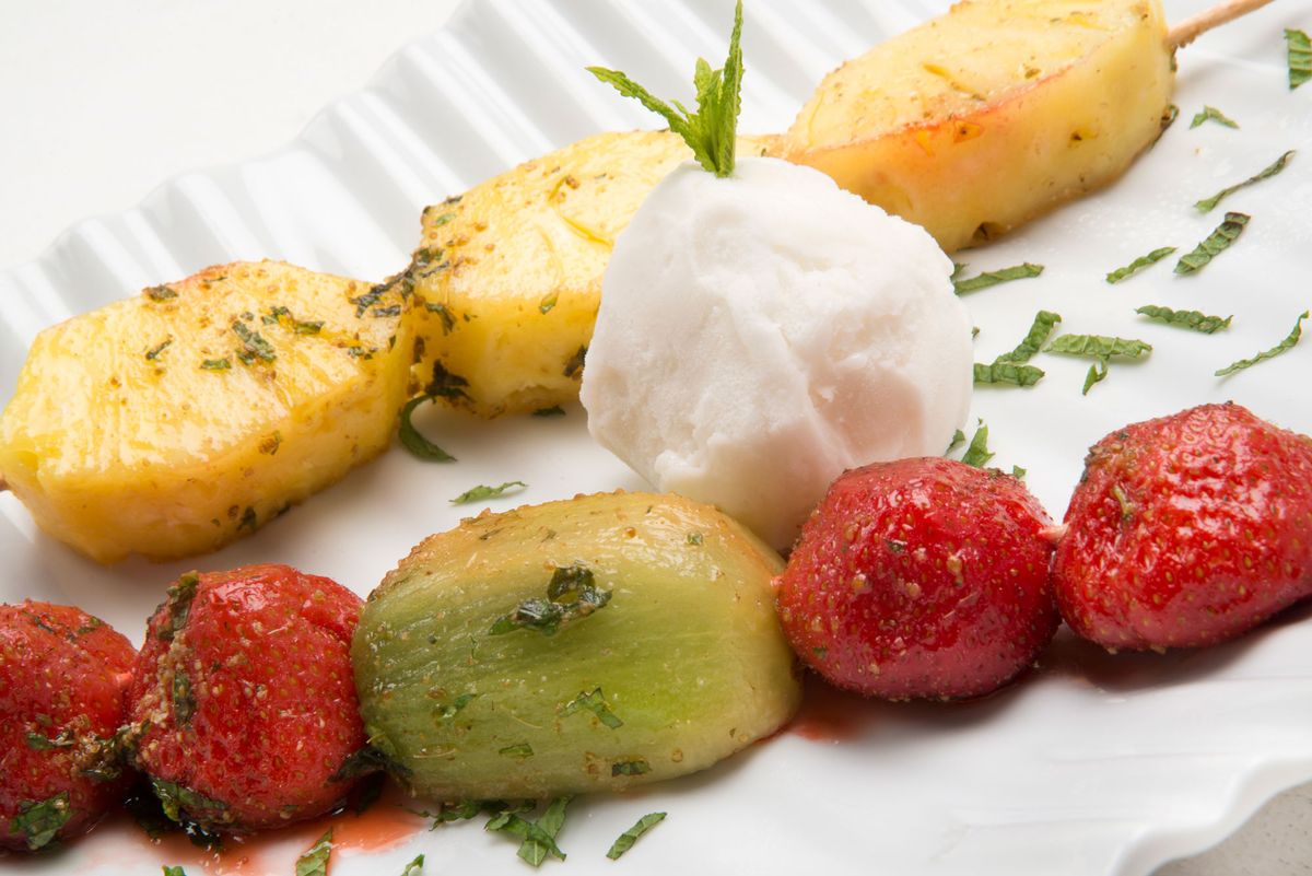 5607 2 Brochetas de frutas con helado (992) xl