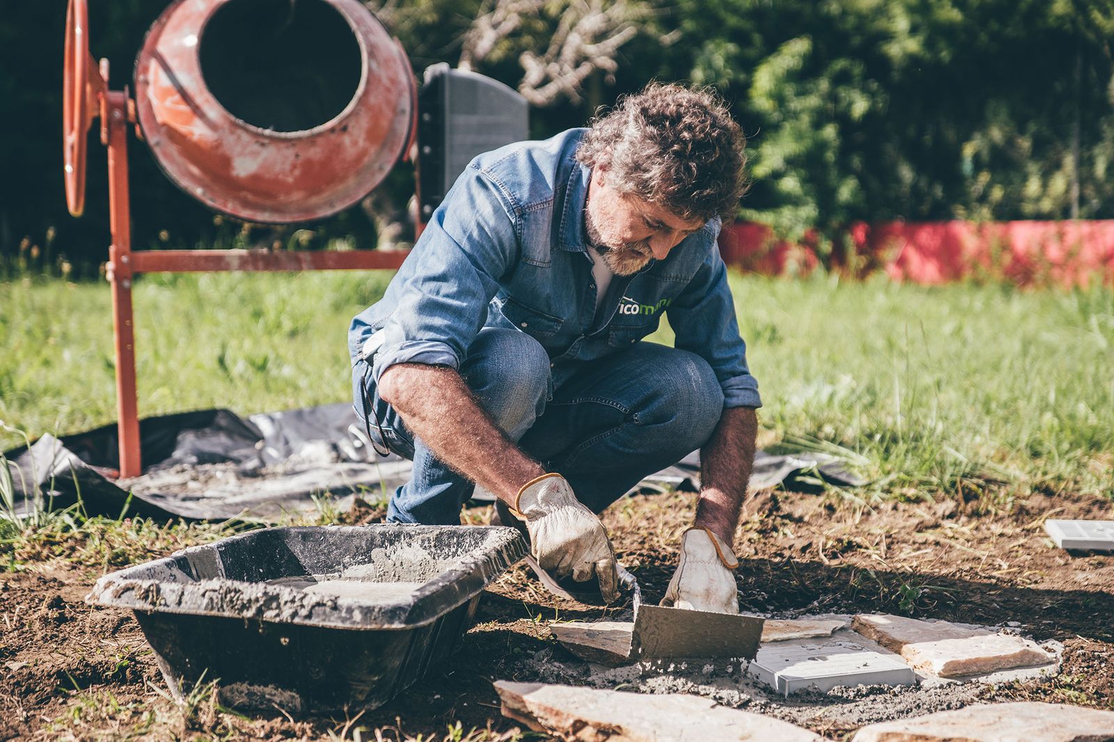 Cómo instalar un desagüe y una arqueta en el jardín paso 12