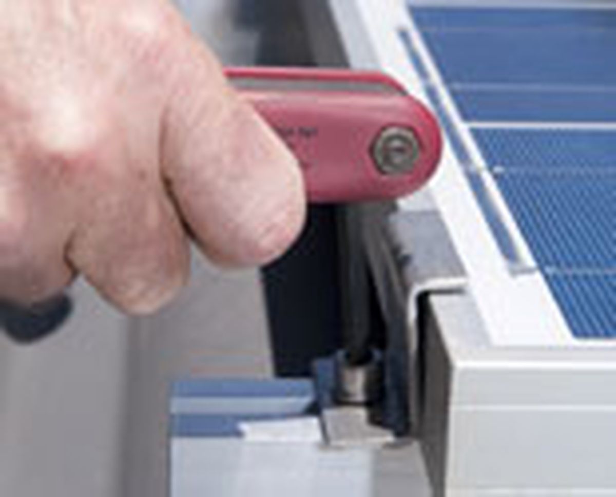 561 ener sol com p04