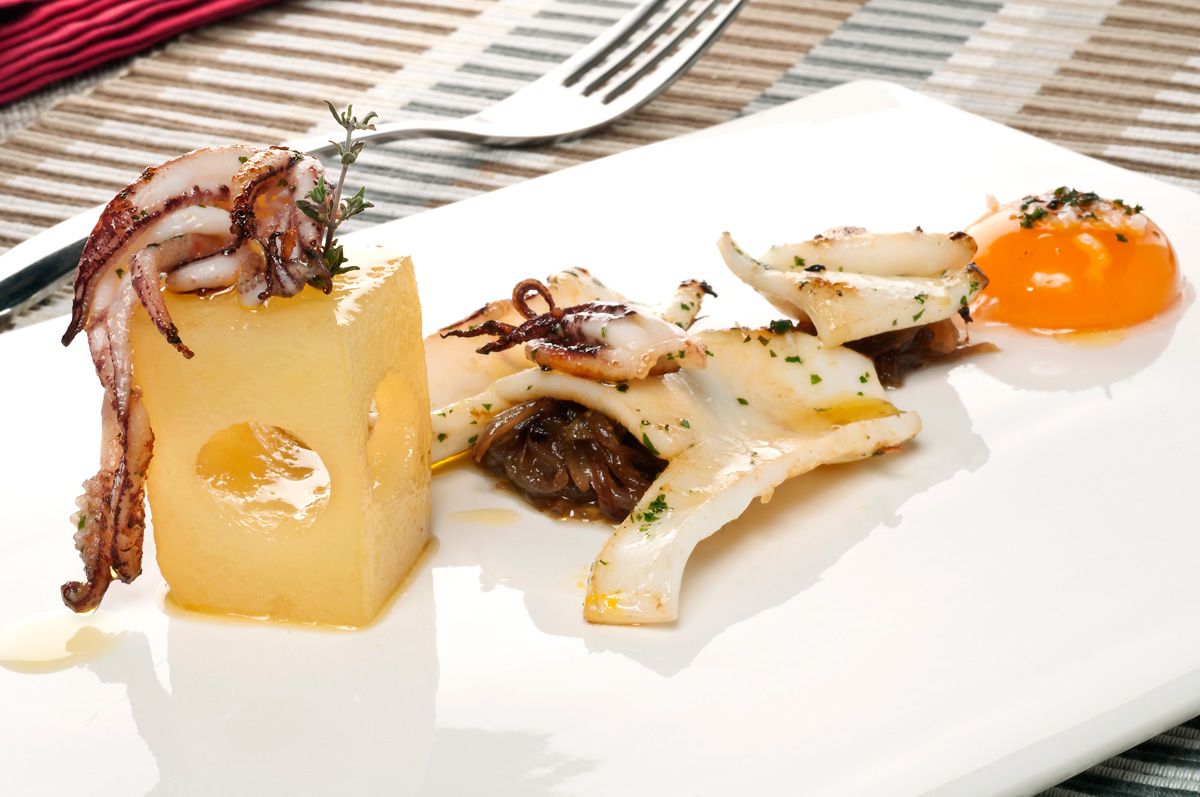 298 Chipirones a la plancha con patata ahumada (1114) xl