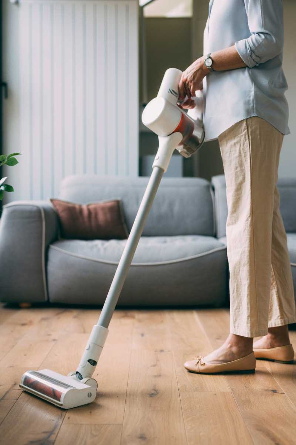 Aspirador vertical o de escoba, otro modelo común en el mercado de las aspiradoras