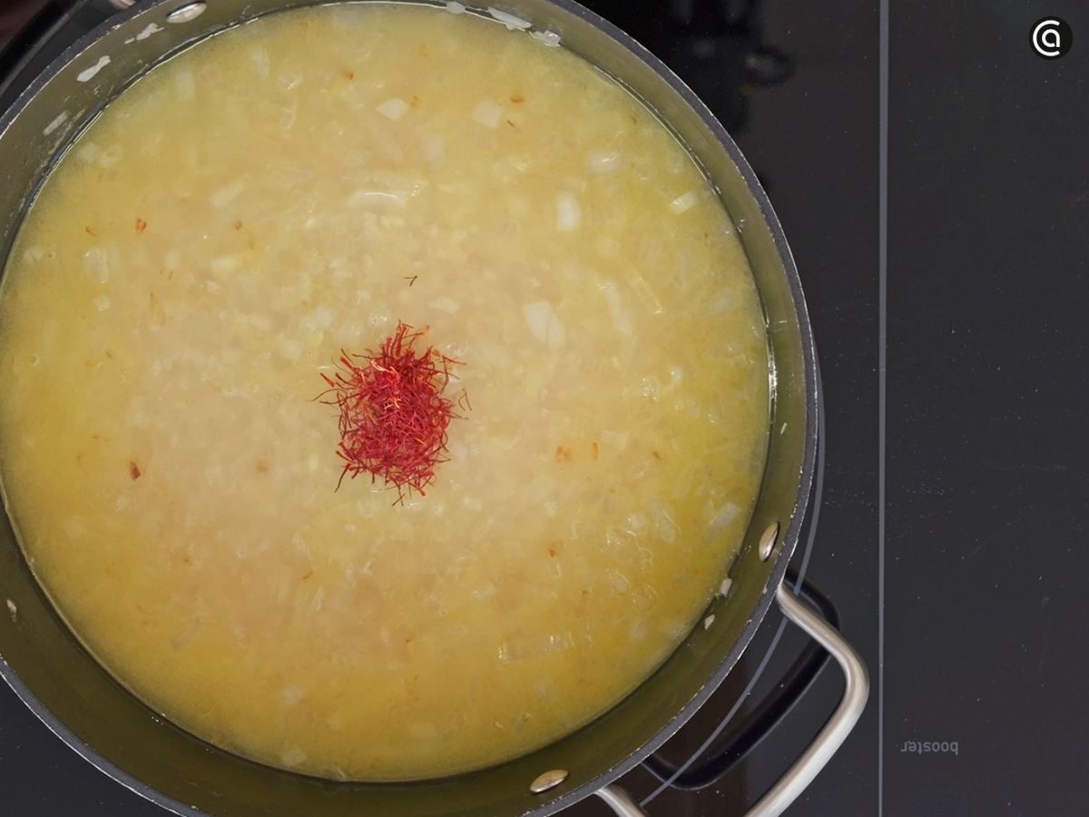 El azafrán aporta al risotto alla milanese su característico color dorado