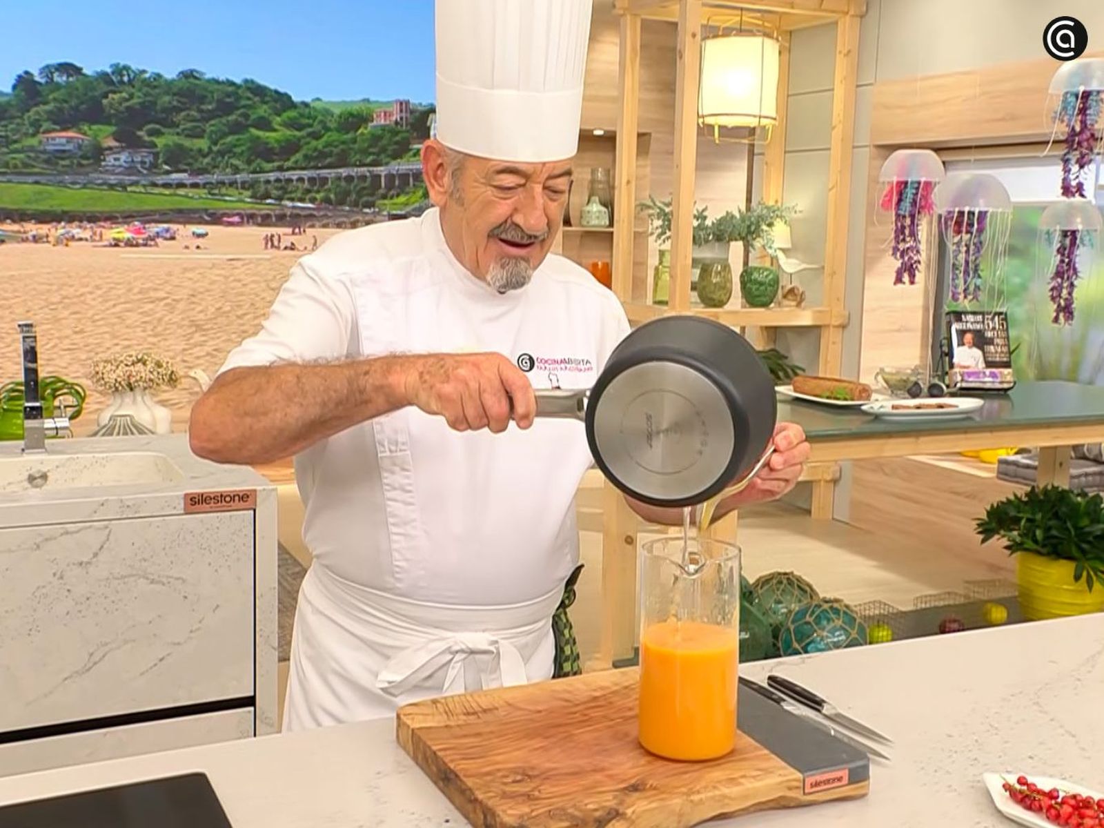 Mezcla el puré con la gelatina Mezcla el puré con la gelatina