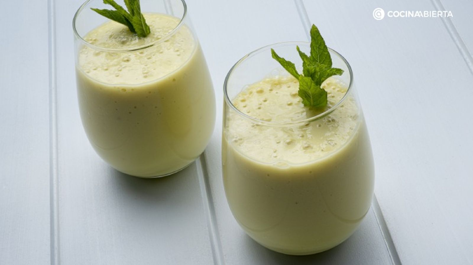 Batido casero de aguacate, plátano y piña, de Karlos Arguiñano Batido casero de aguacate, plátano y piña, de Karlos Arguiñano
