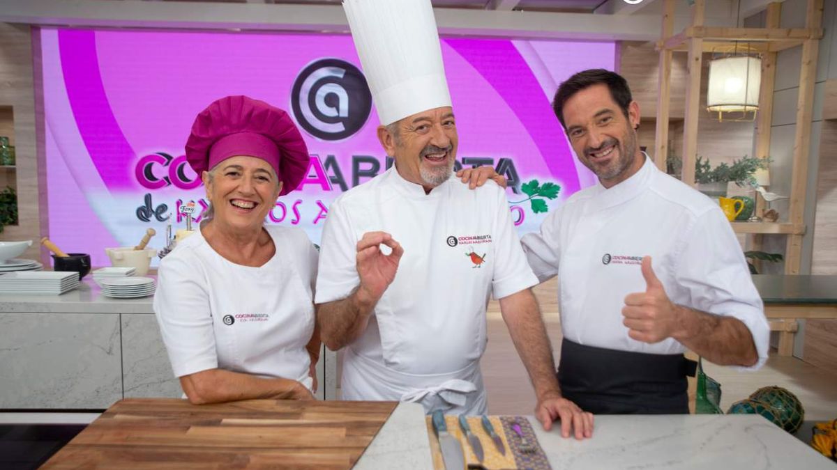 Eva, Karlos y Joseba Arguiñano en el plató del programa Cocina Abierta
