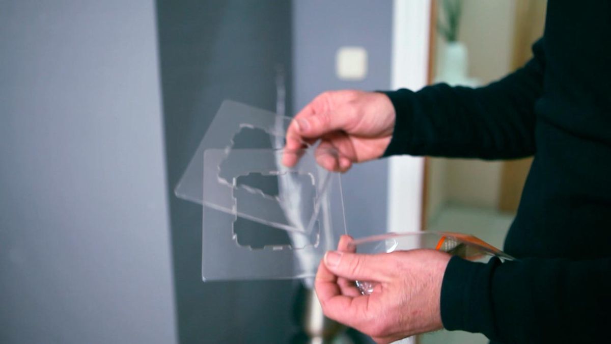 Marco protector transparente para la pared paso 7