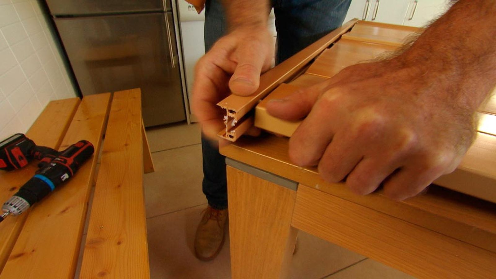 Cómo instalar una puerta plegable paso 6 Cómo instalar una puerta plegable paso 6