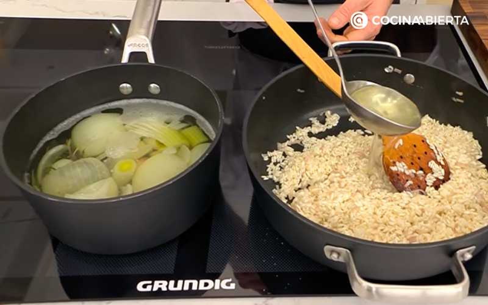 Usa el caldo para risotto