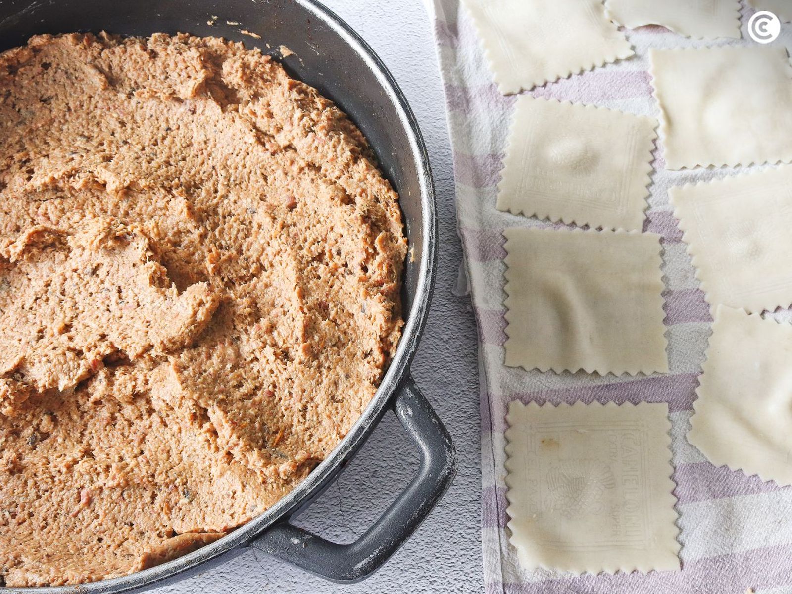 Preparar el relleno para hacer los canelones de San Esteban