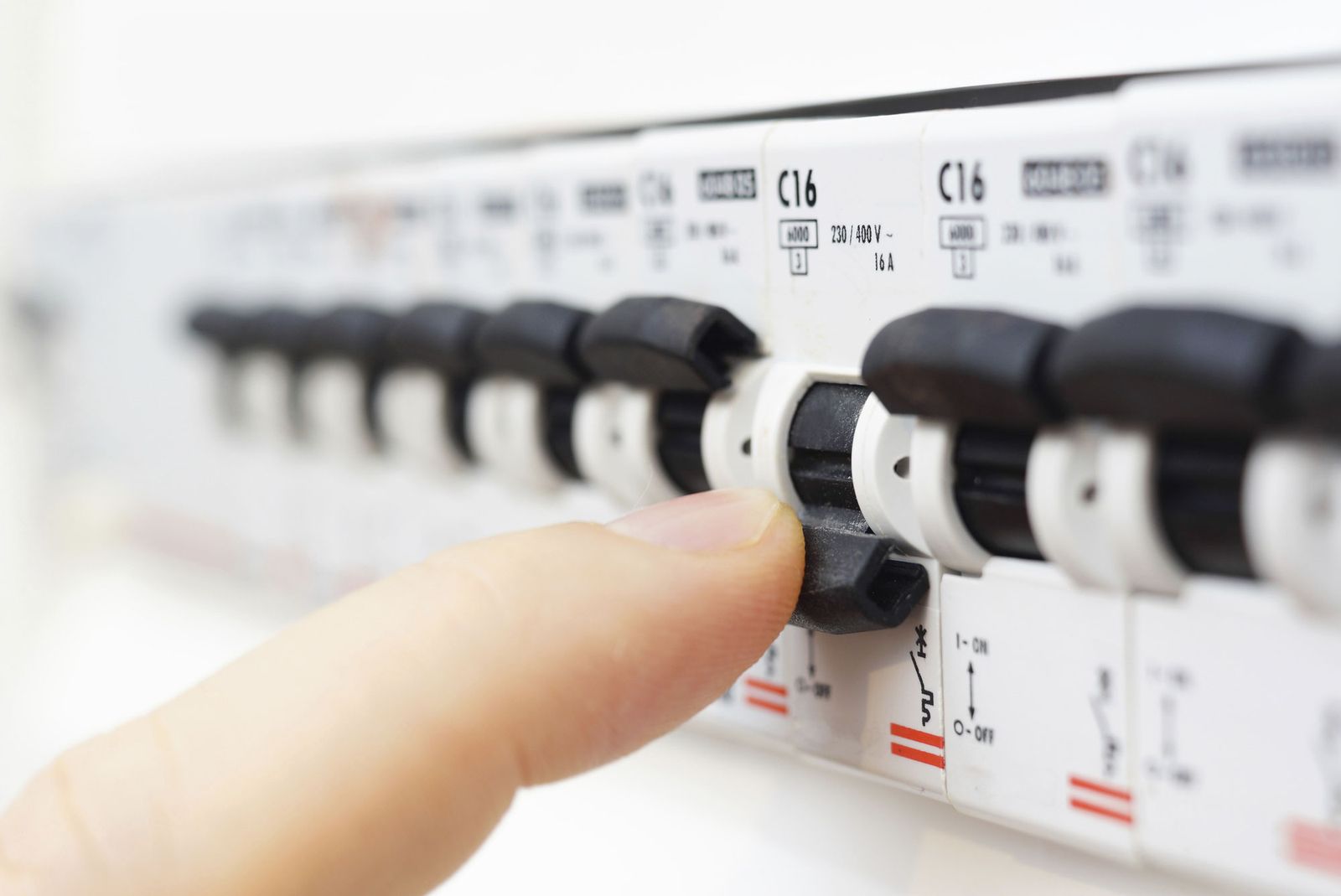 Cómo cambiar un fusible 2 Cómo cambiar un fusible 2