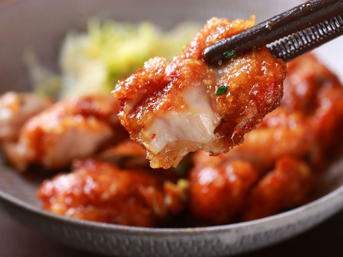 Dakgangjeong (pollo frito glaseado)