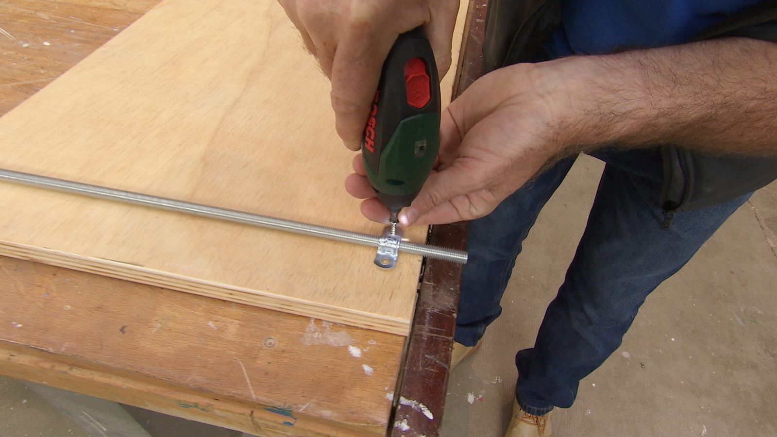 Hacer una estantería colgante con cadenas paso 7 Hacer una estantería colgante con cadenas paso 7