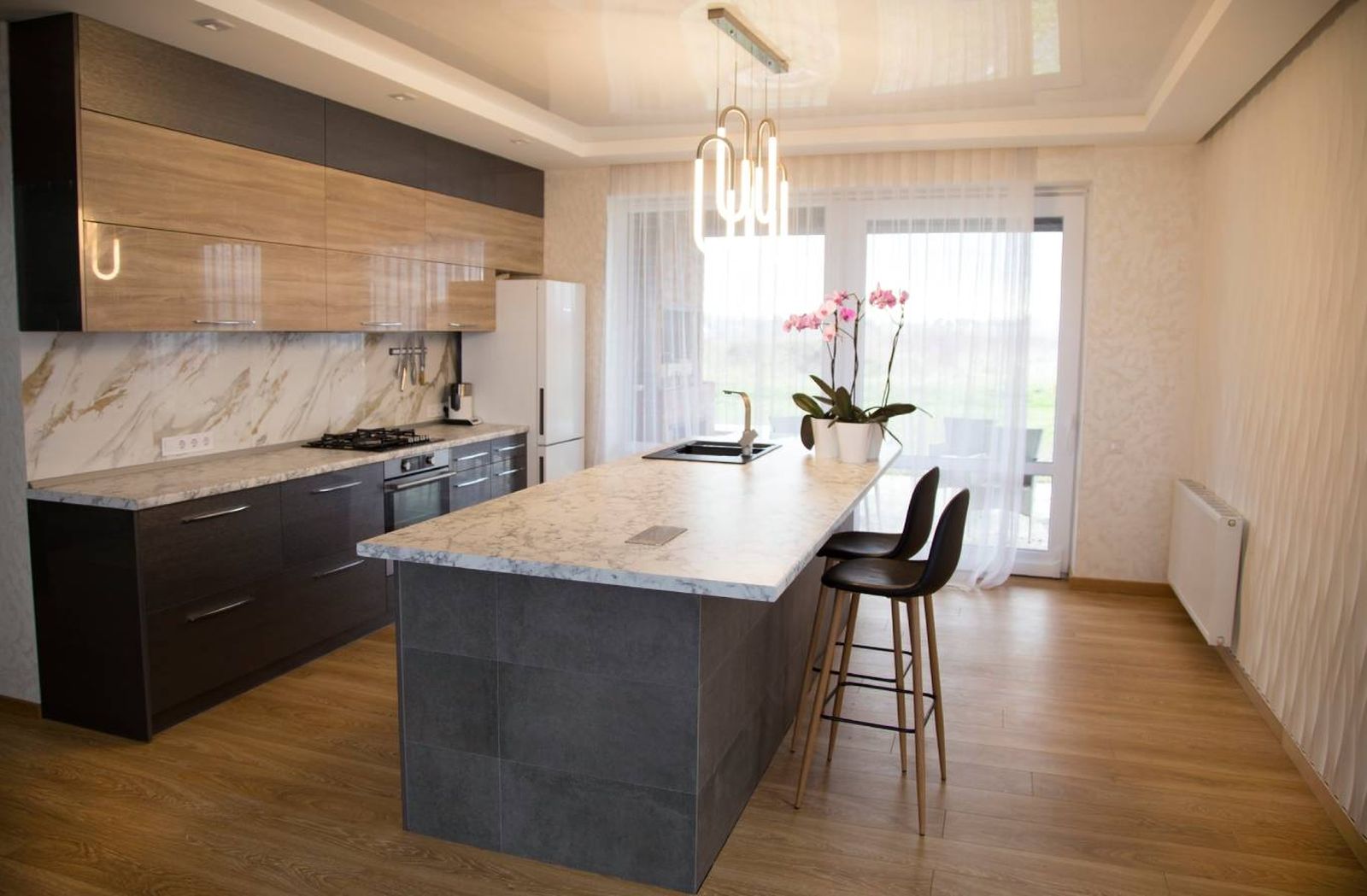 Cocina con isla con textura. Cocina con isla con textura.