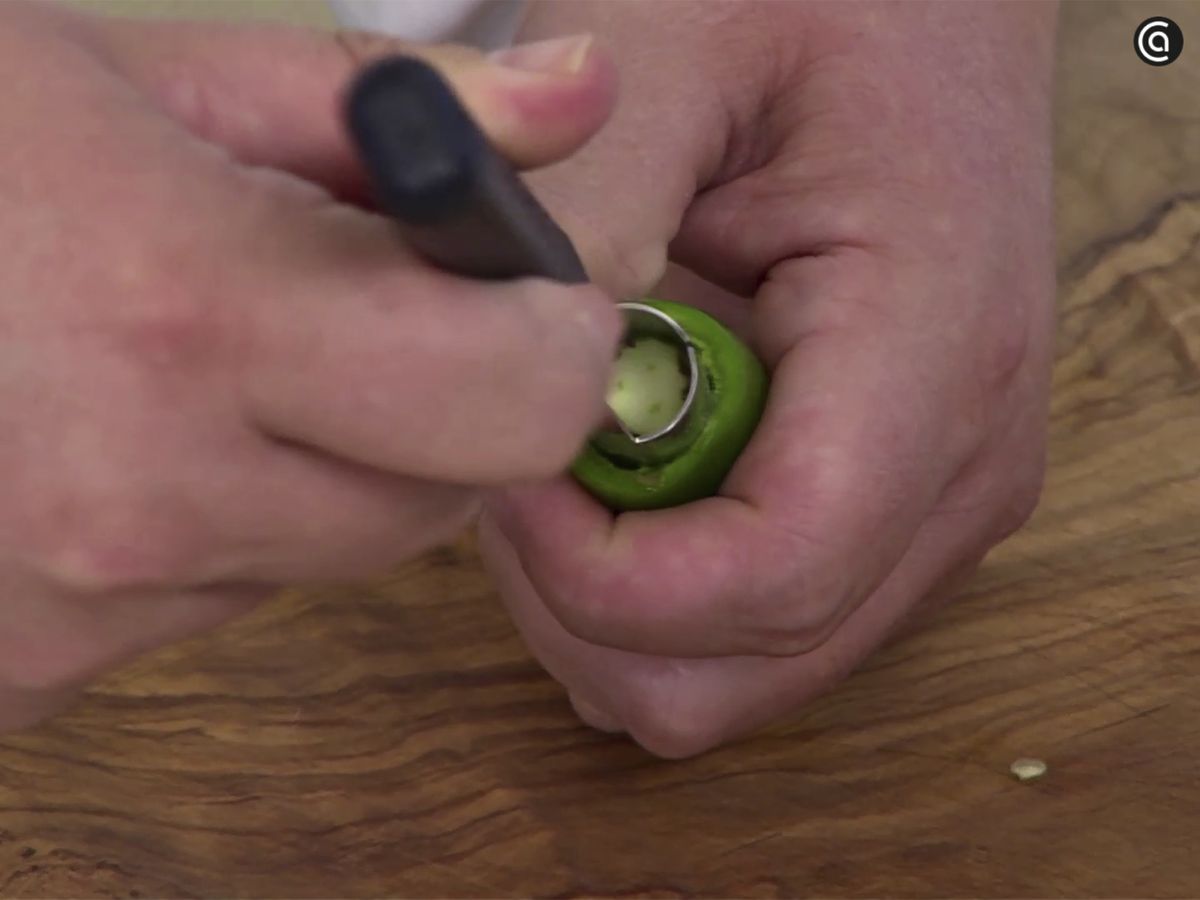 Vacía los jalapeños