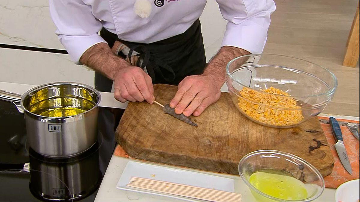 KARL66740320 langostinos crujientes con mahonesa receta joseba arguinano paso2