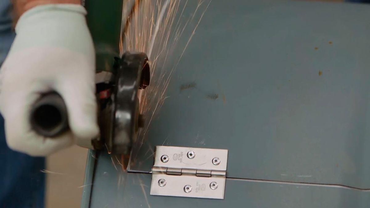 Cómo hacer una cocina en un bidón metálico paso 3