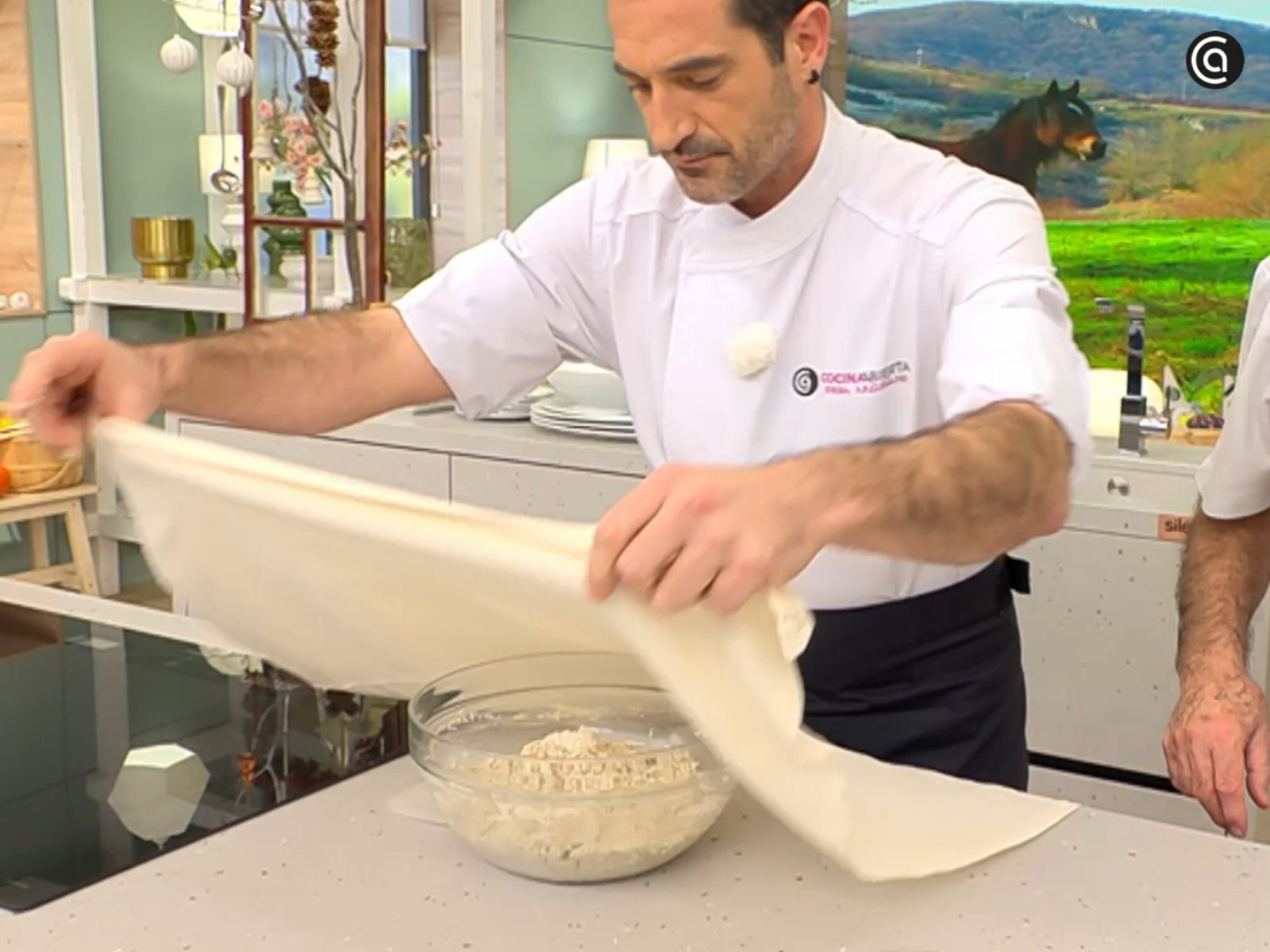 El reposo es clave para que la masa gane consistencia.