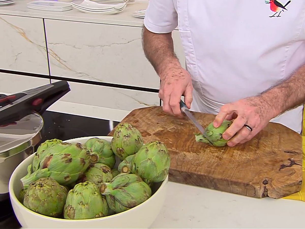 KARL66710320 alcachofas salteadas con crema de calabaza receta karlos arguinano paso2