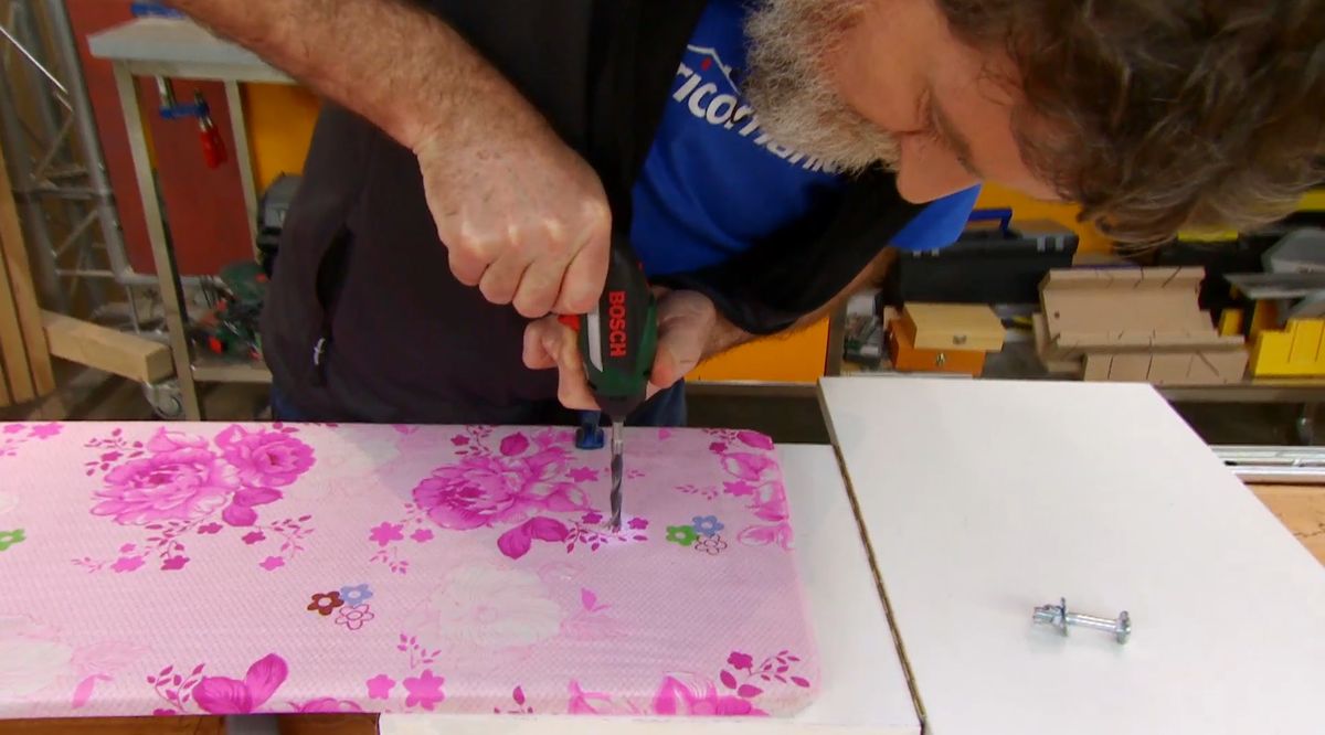 Armario para tabla de planchar oculta paso 9