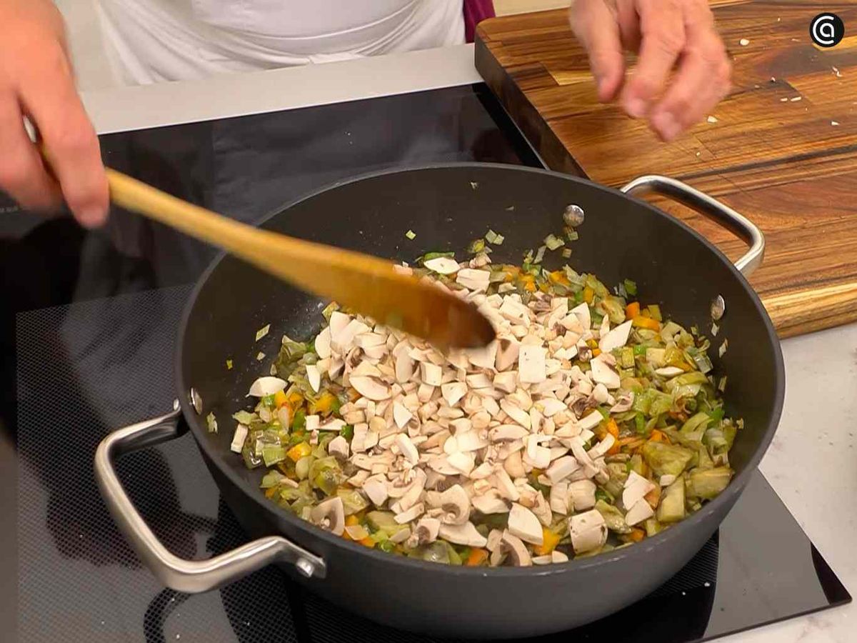 Incorpora los champiñones